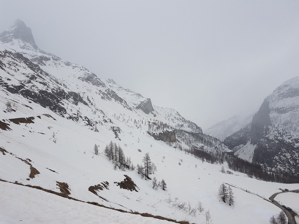 Vallée de Val d'Isère dans les nuages 