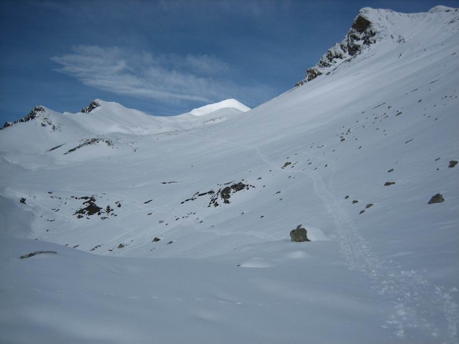 Vue générale de la montée : Bon enneigement dès l'altitude 2200m