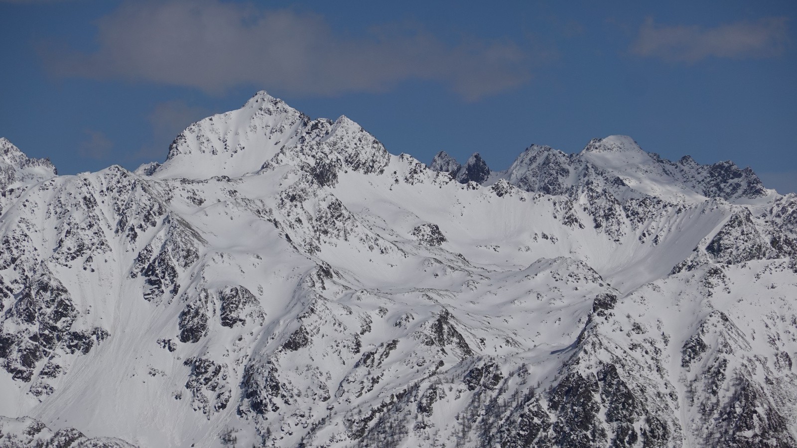 Panorama sur le Mont Ténibre pris au téléobjectif