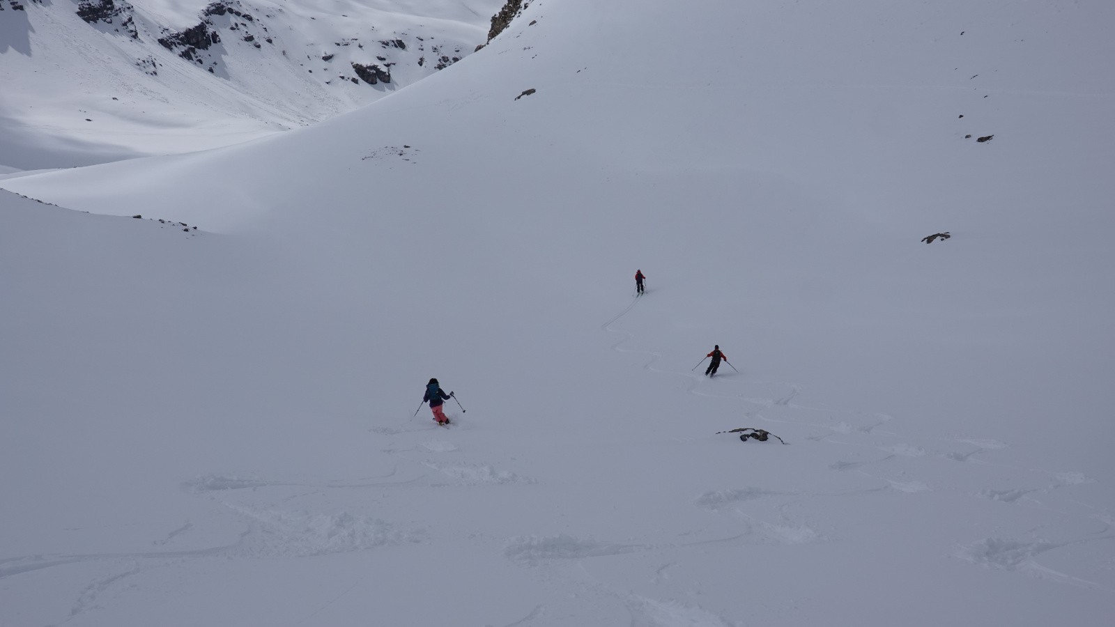 Toujours du bon ski dans la descente du Col de la Petite Cavale