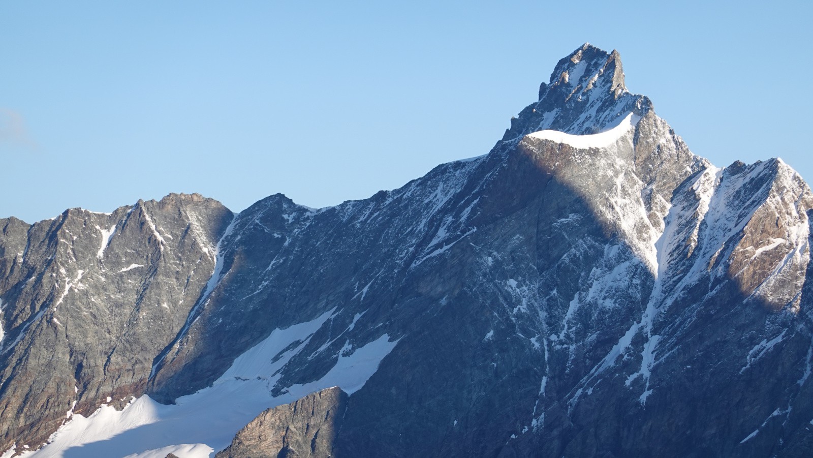 La Dent d'Hérens prise au téléobjectif