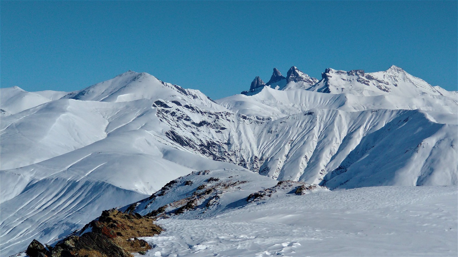 Vue du sommet: Quarlie, Tête du Vallon, Aiguilles d'Arves, Goléon
