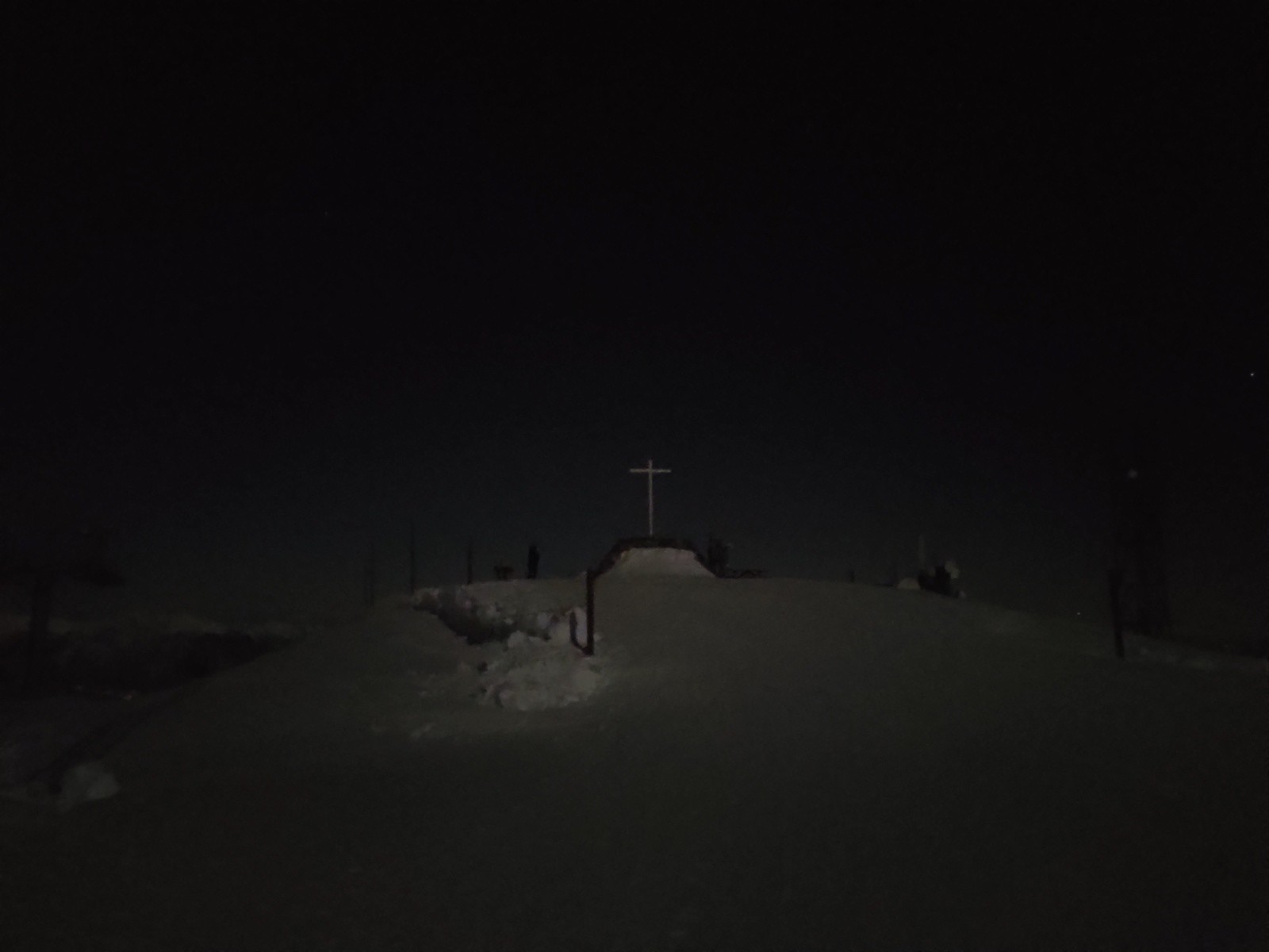 La croix en pleine nuit, mais avec plein de monde et noisette ;)