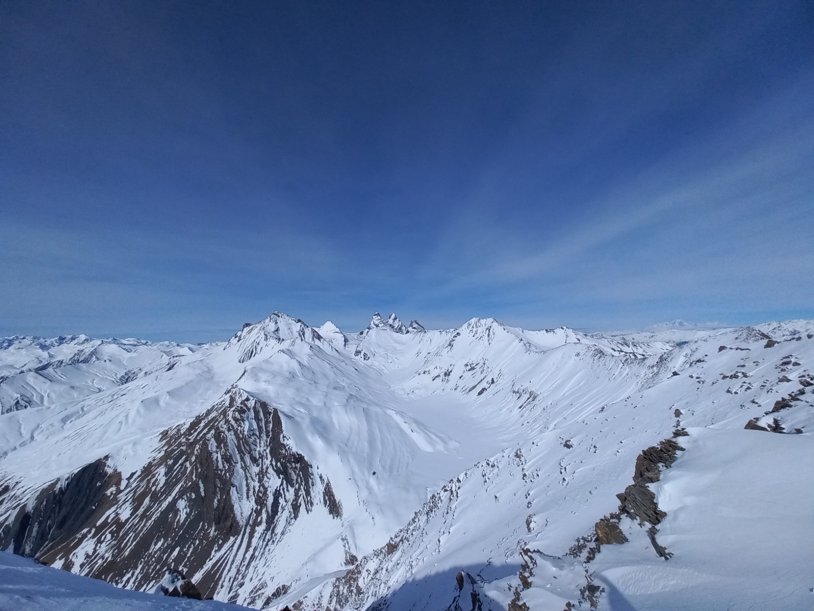 le vallon du Goléon avec les aiguilles d'Arves en fond