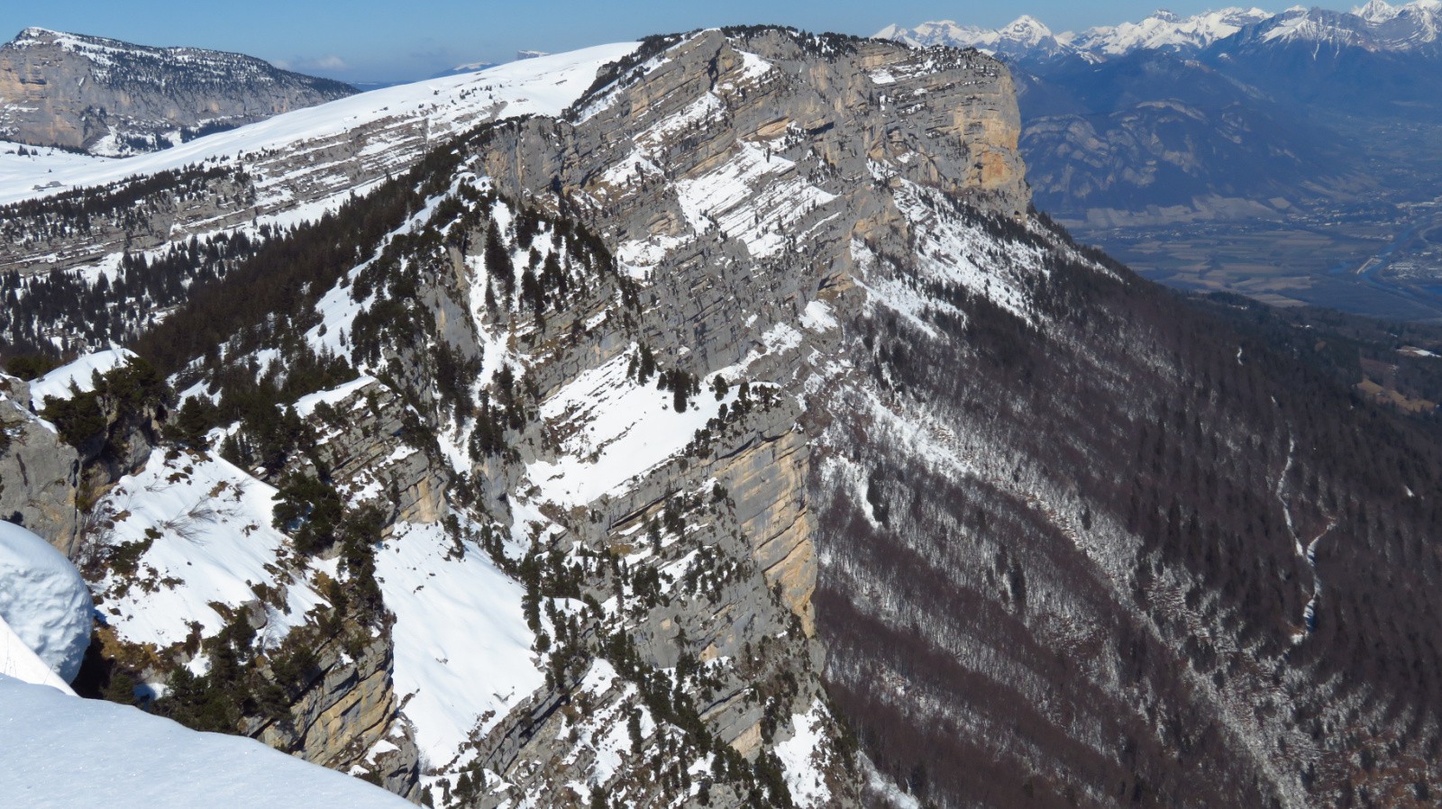 les aplombs du côté du col de l'Alpe