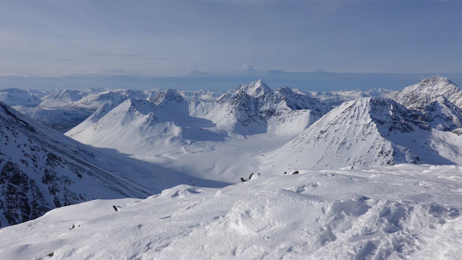 Panorama vers le NW des Alpes de Lyngen 