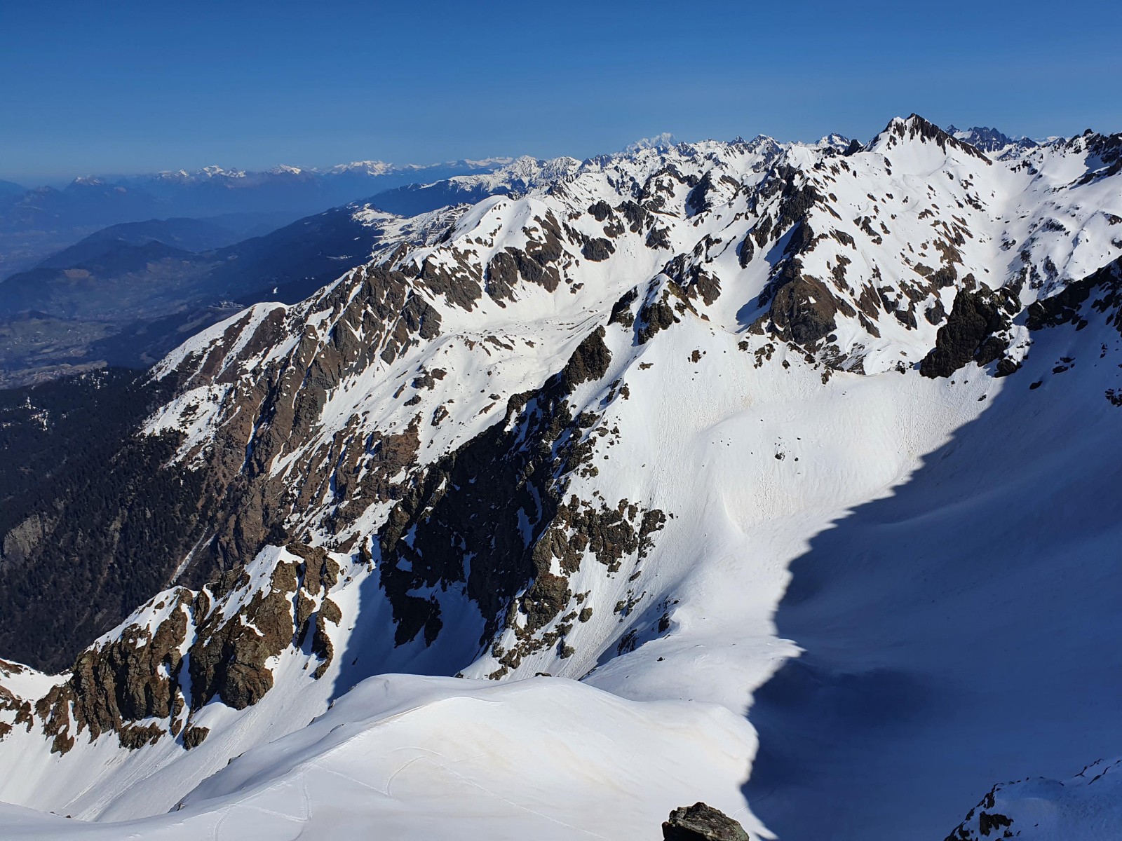 Un Mont-Blanc se cache dans ce décor (glacier de la Sitre) 