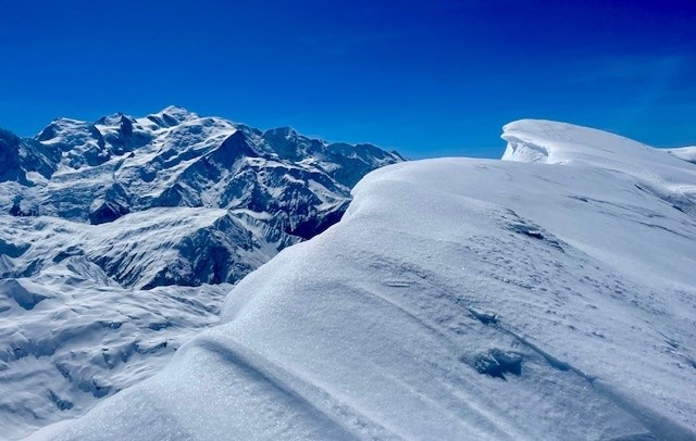 Et clac, un Mont-Blanc, qui ne se livre qu'au dernier moment dans la montée à la Ratelière.
