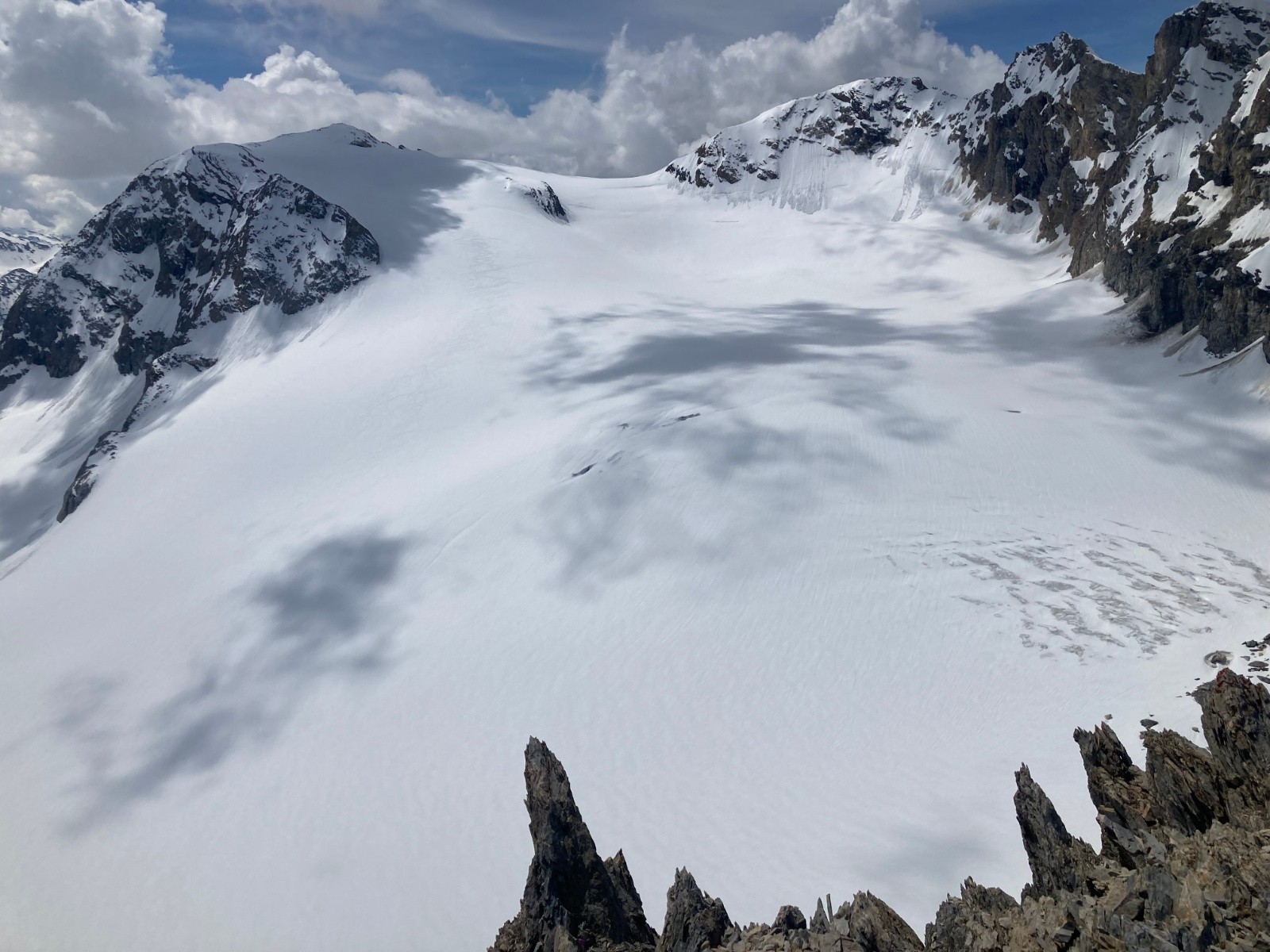 Ombres portées sur le glacier de Soches et la Pointe de Bazel