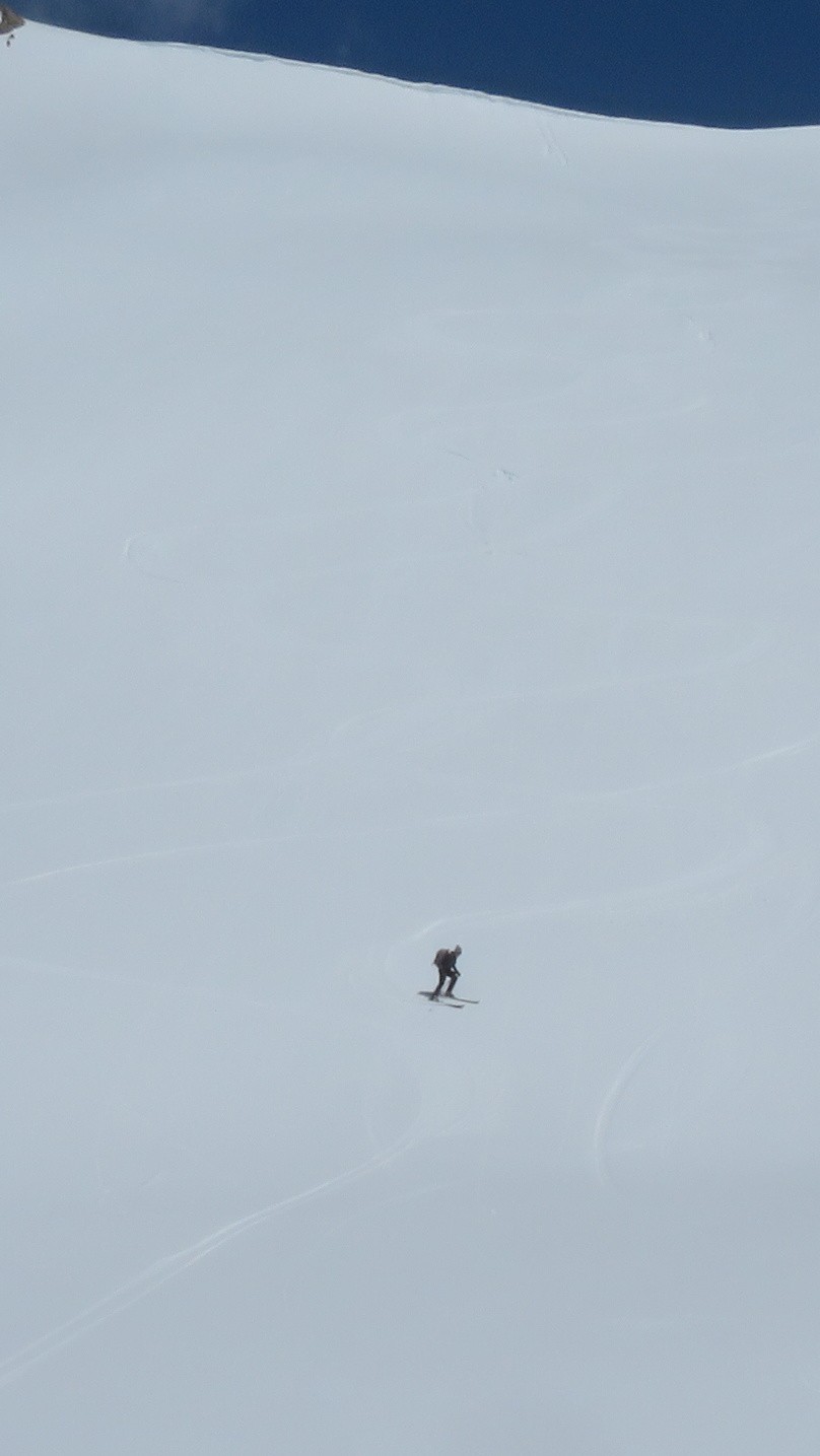 une skieuse tombée du ciel