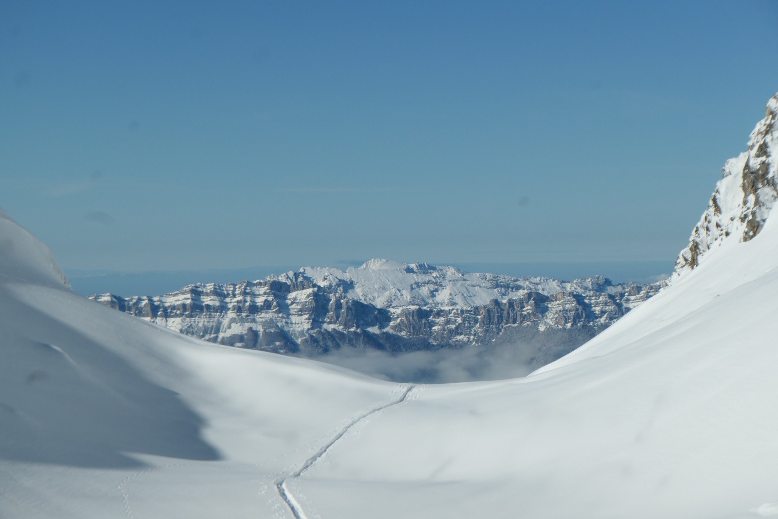 Trace sur fond de Chartreuse 