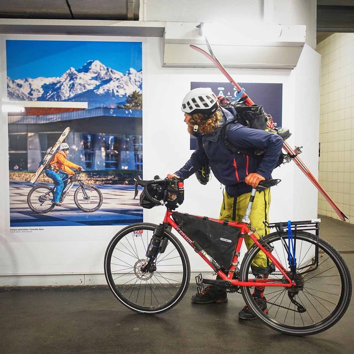 Promotion du vélo-ski en gare de Grenoble (dommage qu'il soit électrique, mais c'est une autre histoire). 
