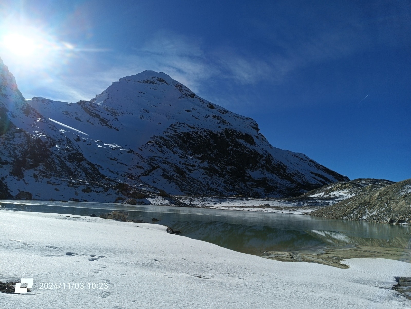 Petit lac glacière devant la Tsant' 