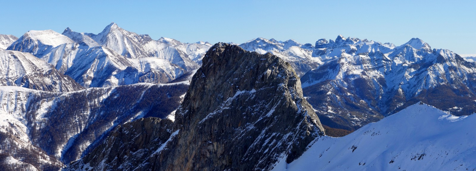 Mt Pelat à G. et Tours du Lac d'Allos à Dr. 