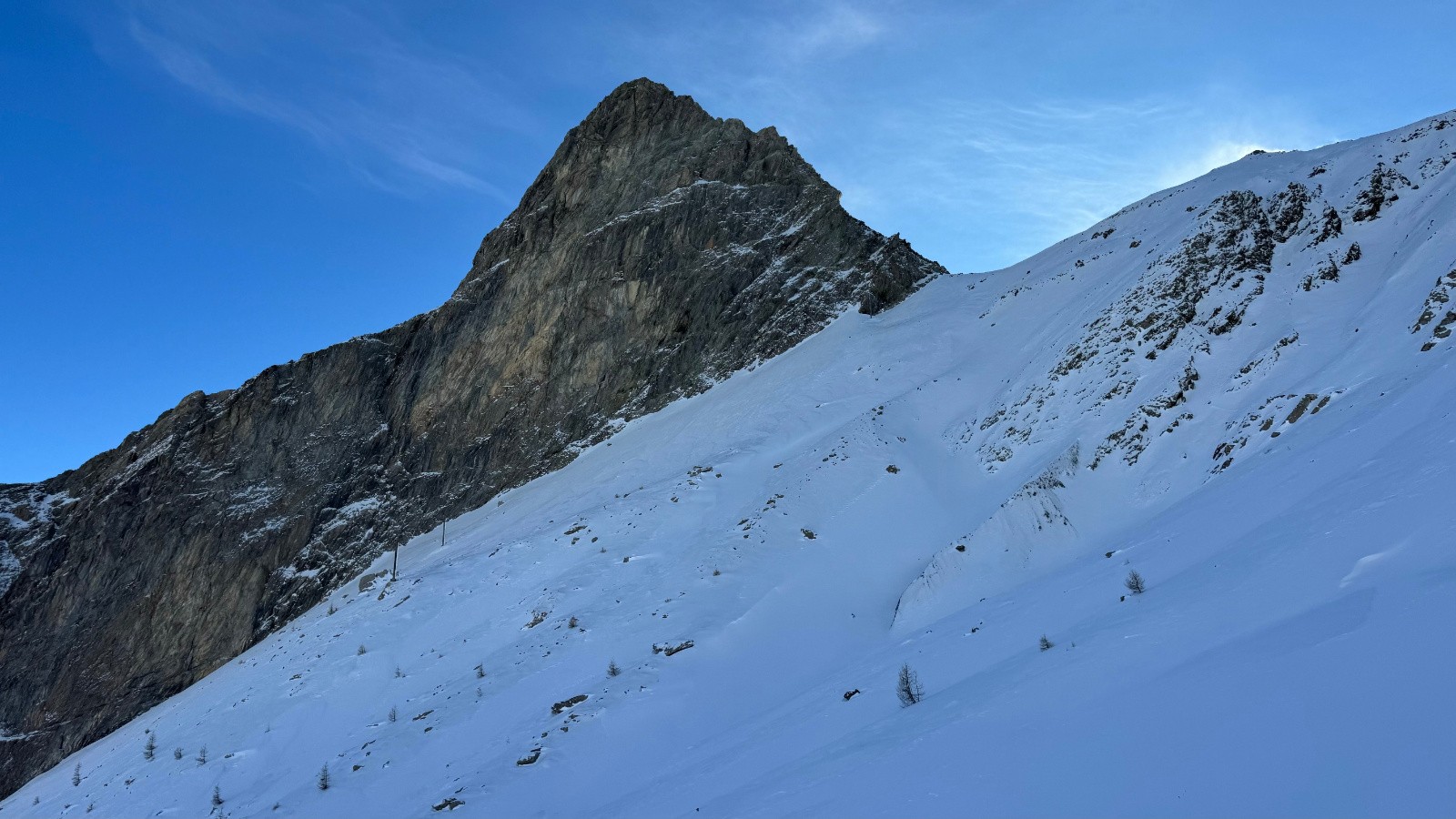 L'Aiguille et les crêtes fumantes