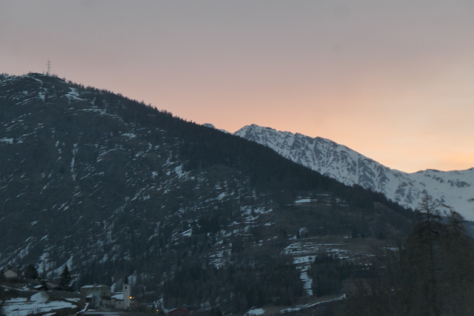 Lever de soleil rougeoyant  