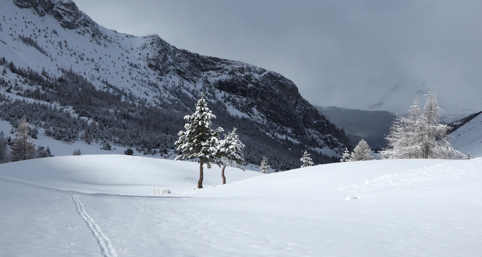 Courte percée du soleil à l'approche du Col de la Saume