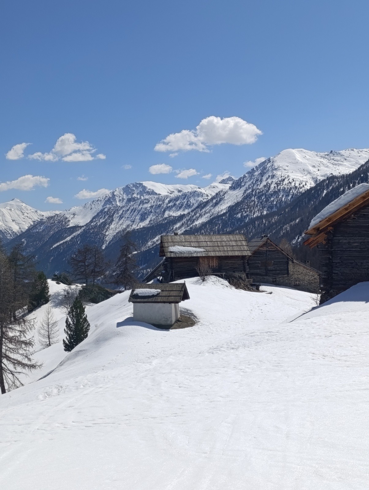 #10 Chalets du Queyrellin Chalets du Queyrellin
