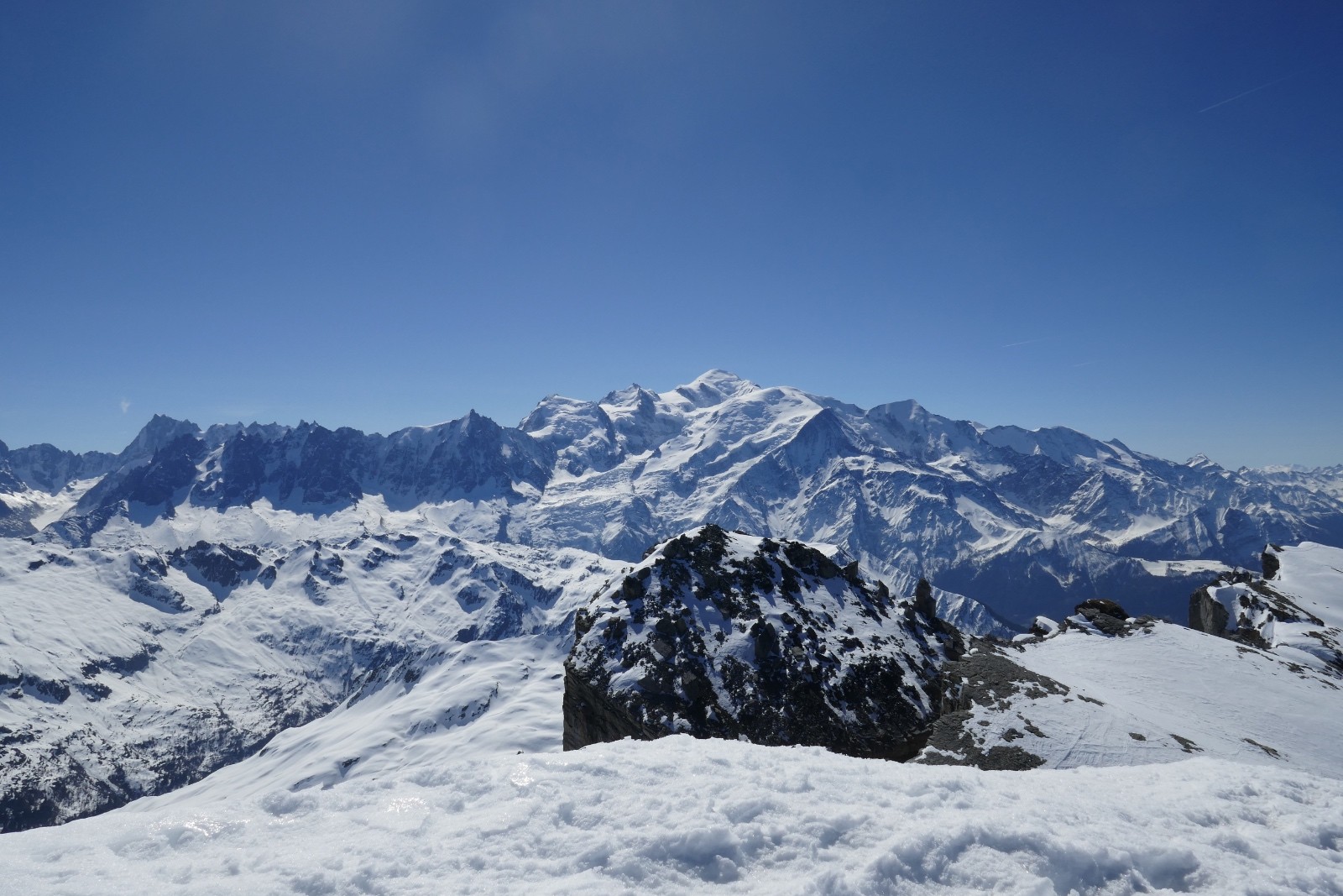 #9 La vraie pointe d La vraie pointe d'Anterne et le massif du mont Blanc