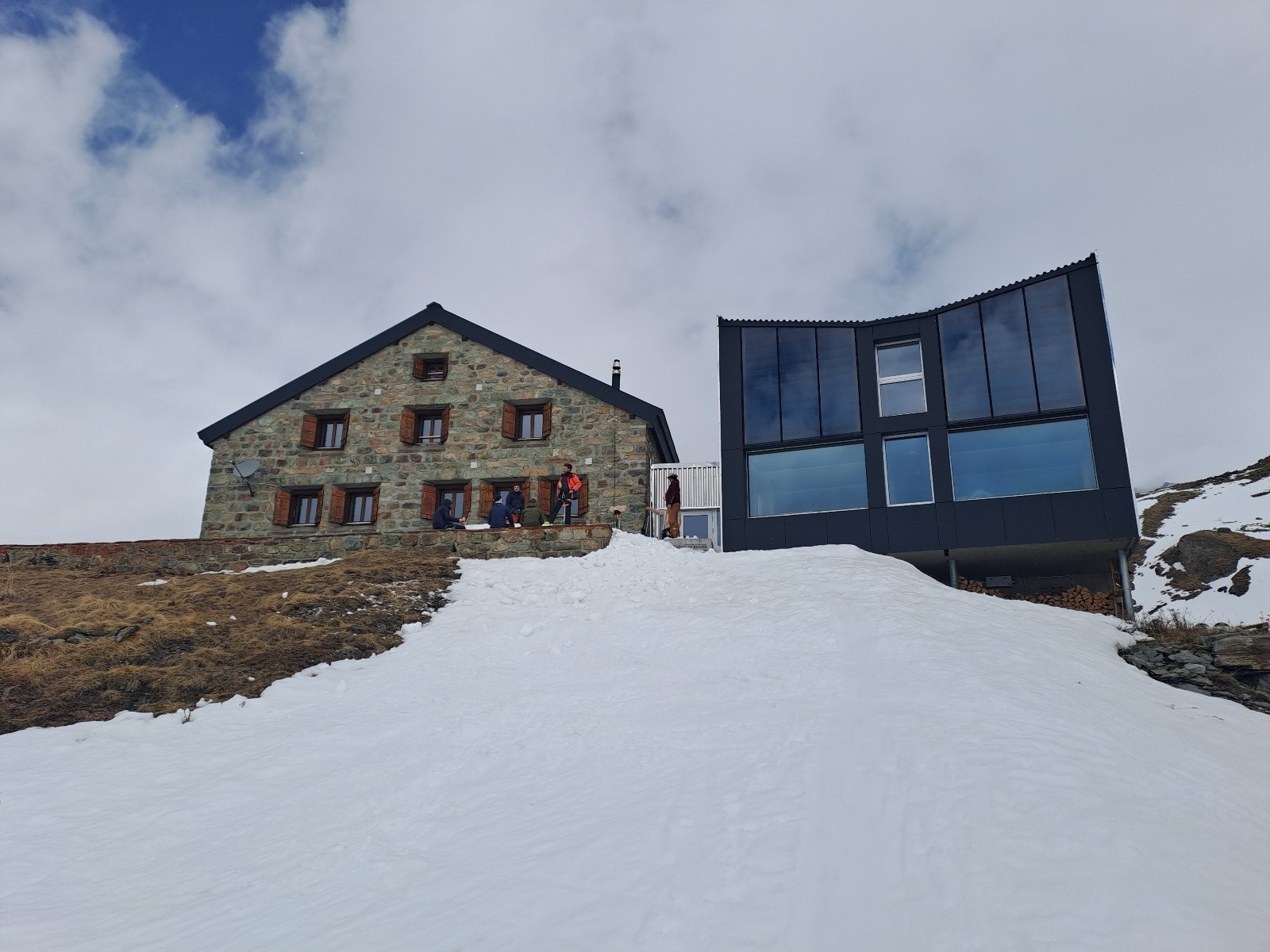#8 Cabane de Chanrion Cabane de Chanrion