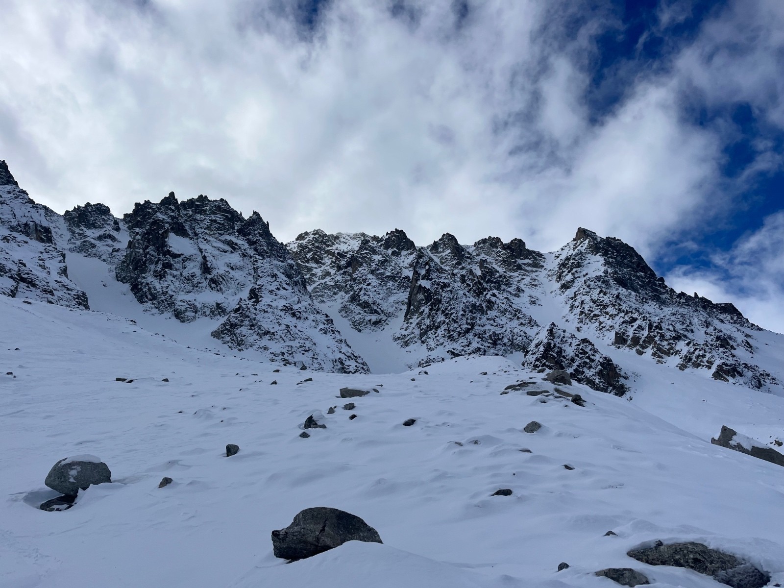 #2 Bon enneigement au-dessus de 2400 Bon enneigement au-dessus de 2400