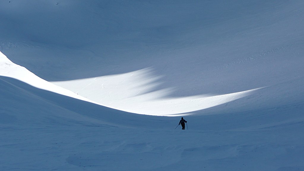 Ombre du grand pic : Jeu d'ombre sur le glacier de freydanne