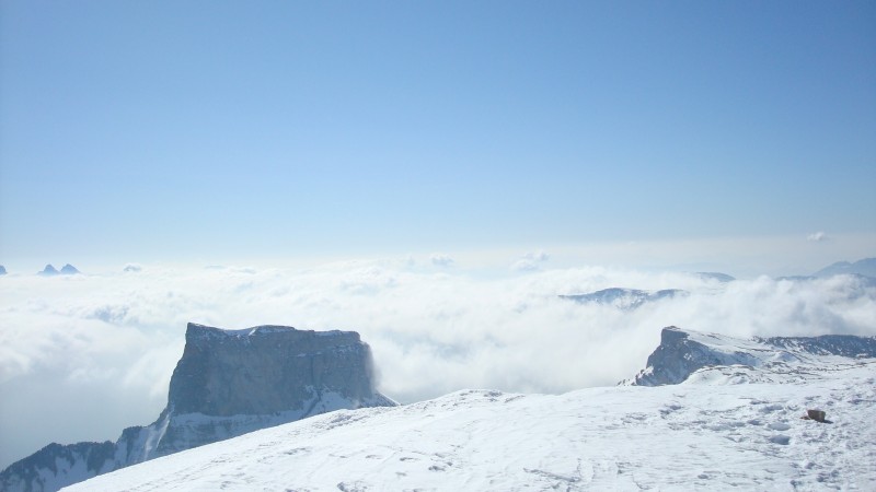 Mont Aiguille : Toujours sympa ce Mont Aiguille. Quelques nuages qui nous auront épargné