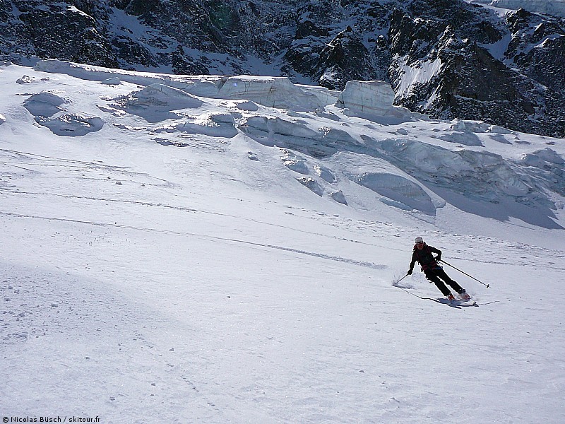 col du glacier noir : David sur la fin de la descente du couloir du col du glacier noir.