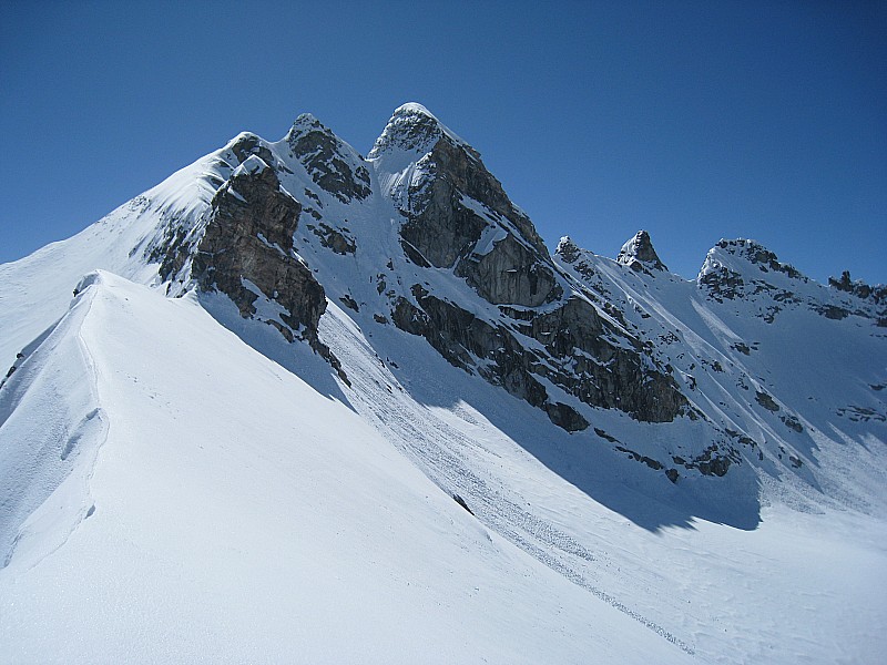 Dôme Blanc : Du sommet vue sur l'arête WNW et les dômes de Mulinet.