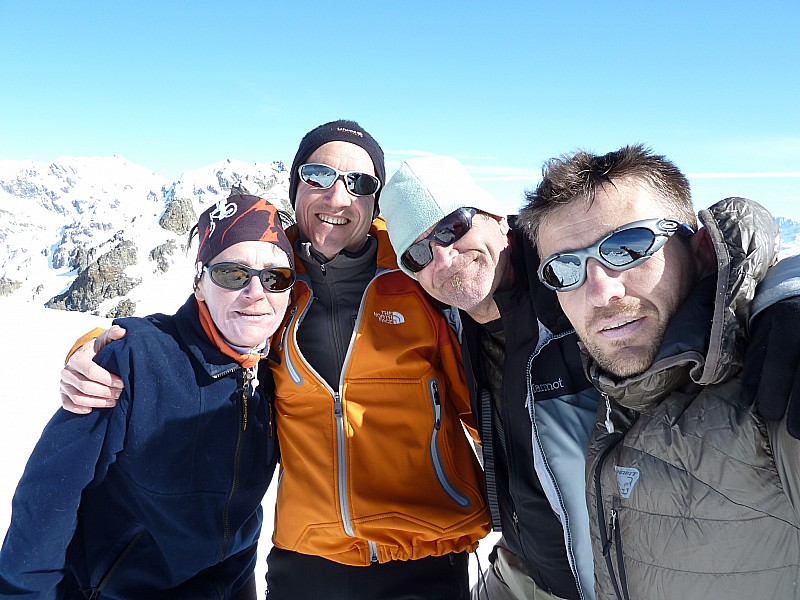 At the summit (2370m)! : l'équipe du jour (3 fanfarons) :)