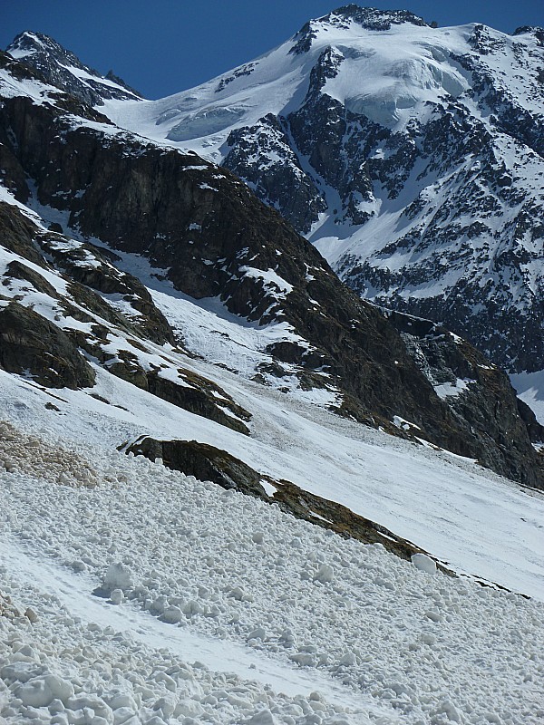 Glacier des Agneaux : en Haut: passer rive droite
en Bas (pas sur la photo): plutôt rive gauche