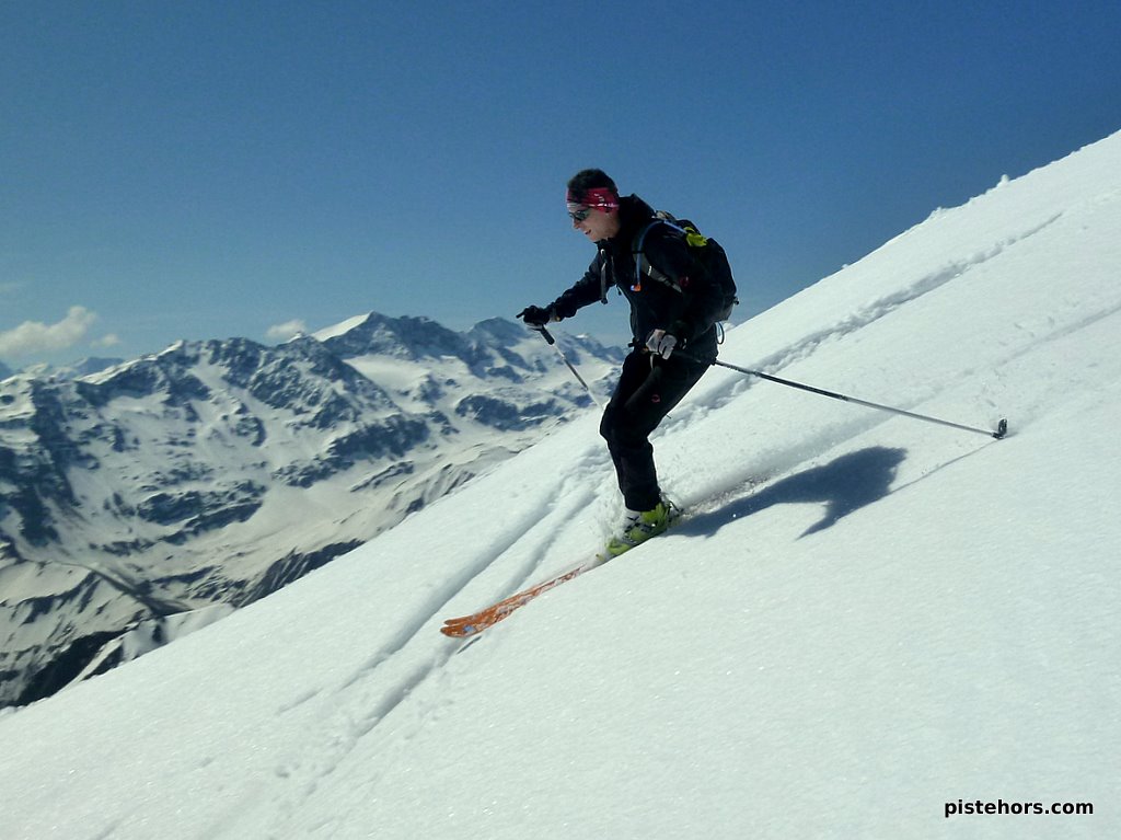 Ski sur le Rocher Blanc : Benoit a donf sur la versant nord-ouest du Rocher Blanc