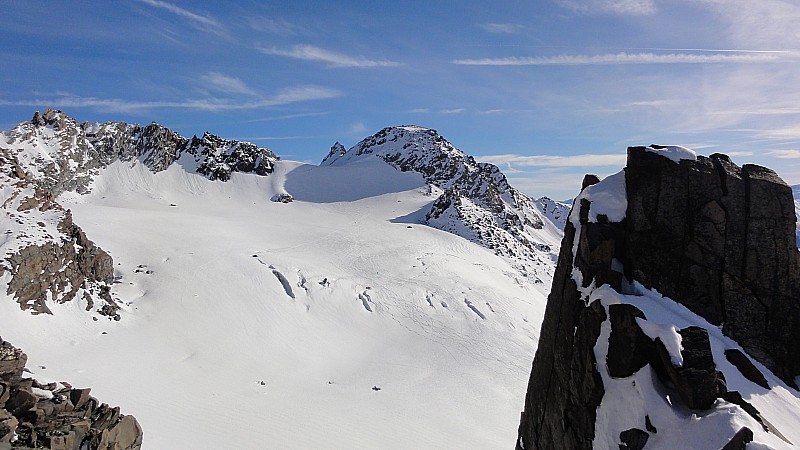 vue du sommet : glacier de chavière et col de Gébroulaz, beaucoup de monde!