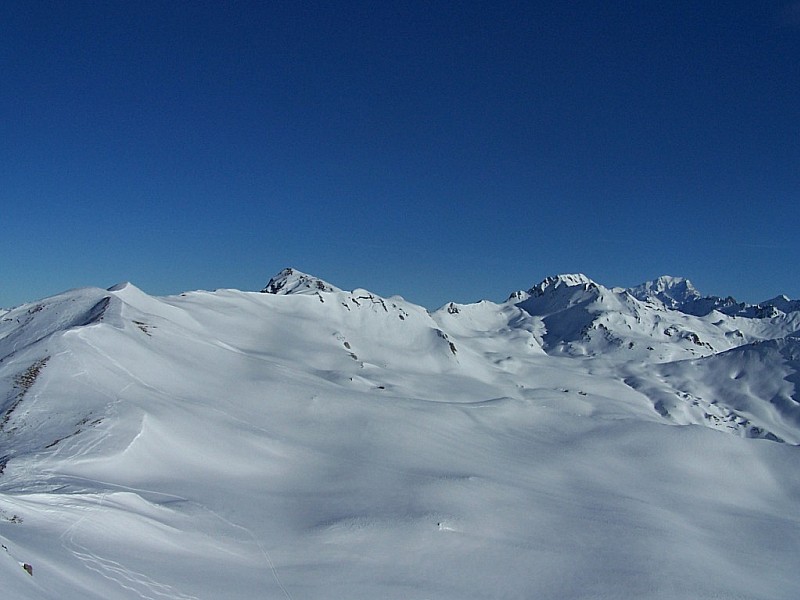 Traversée Quermoz-Dzonfié : Le grand plateau entre le Quermoz et la Pointe du Dzonfié, au fond le Mont Blanc.