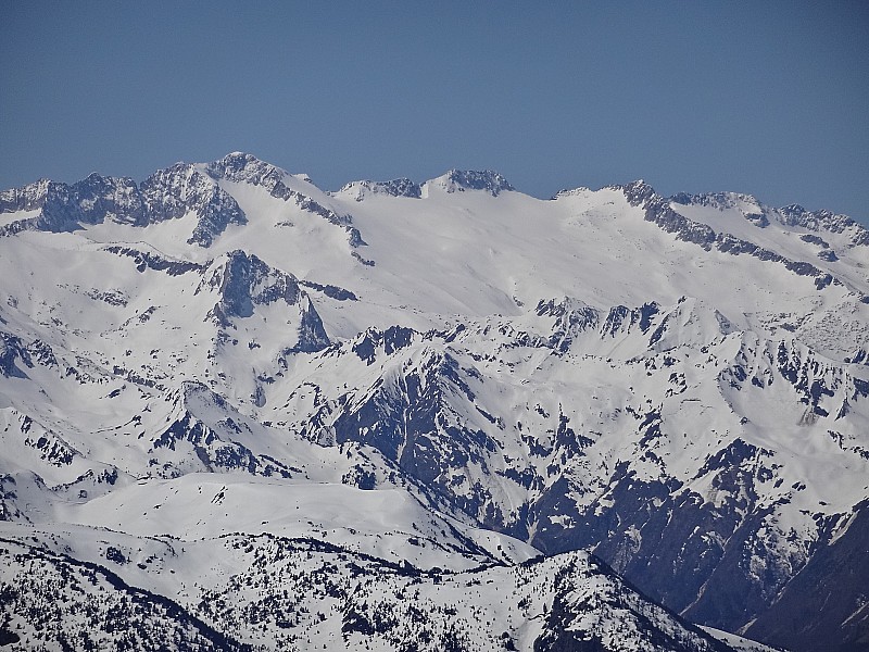 Zoom sur la Maladeta : Le glacier a du gonfler cette année !