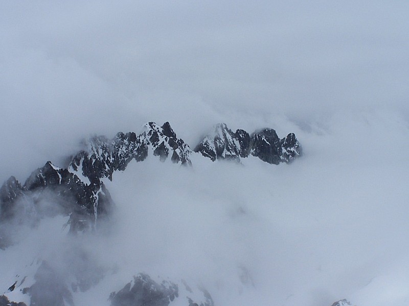 Cime de Sambuis : Les Aiguilles de l'Argentière, entre deux couches de nuages...