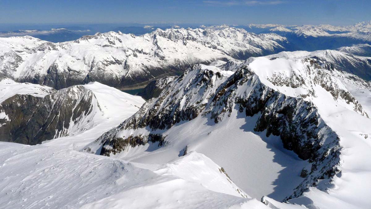 Glacier de la Barbarate : La cime de la Cochette, les Aiguillettes et le barrage où j'aurais dû passer