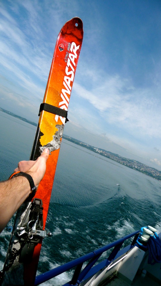 Départ de Lausanne en bâteau : "vous allez faire du ski nautique ?"