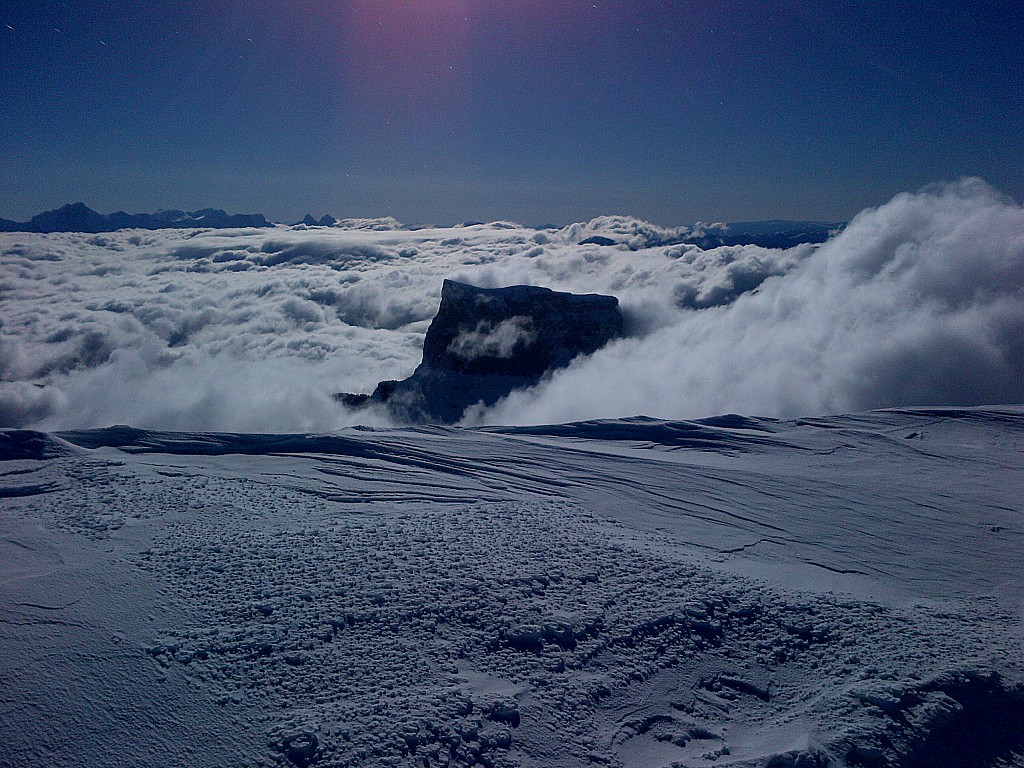 Le mont Aiguille émerge : Encore de belles images du sommet du Gd Veymont
