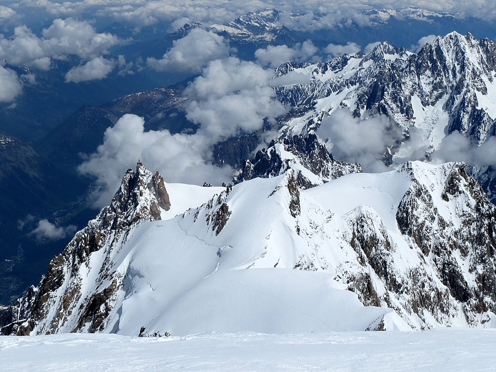 L'aiguille du Midi : vue du sommet du Mt Blanc