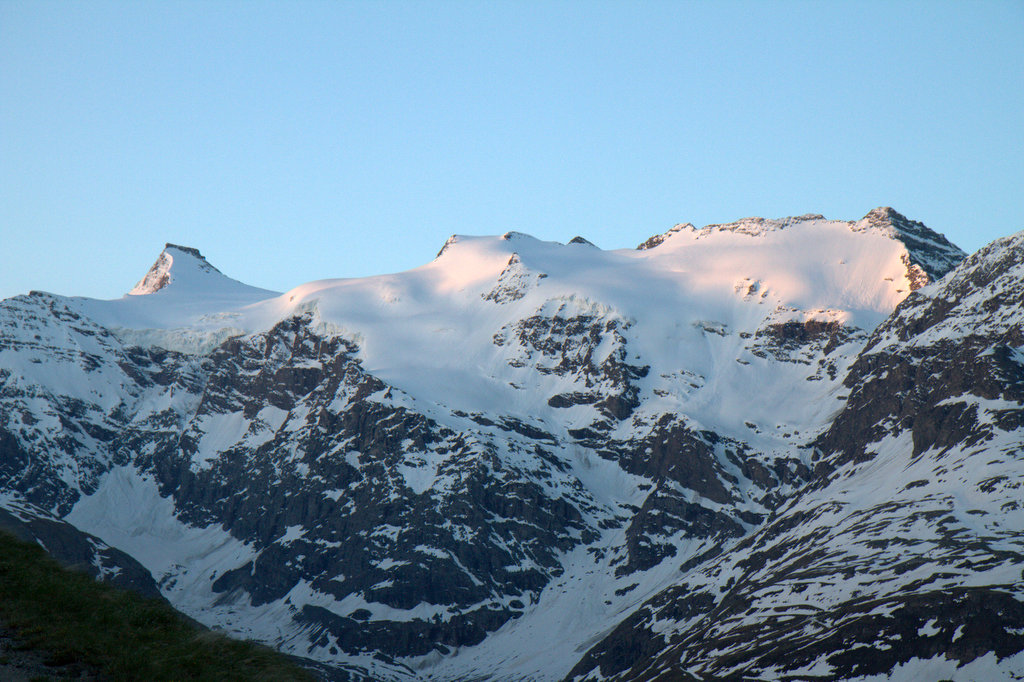 Glaciers : Le soleil se lève sur l'Albaron, le Grand Fond....