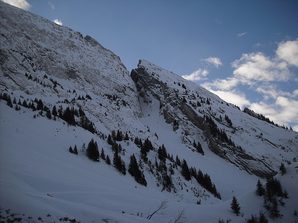 arrivée au pied du couloir, en cour de traçage.