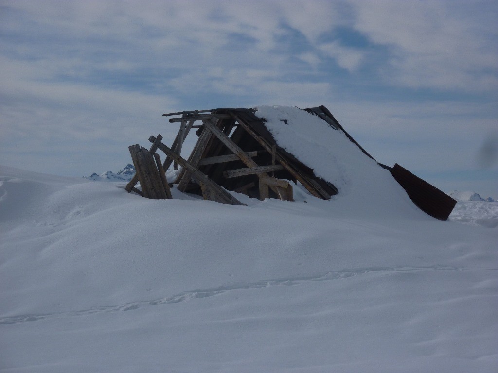 Vestiges des Chalets du Col d'en Haut