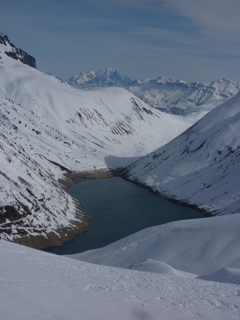 Le lac de Grand Maison est en train de s'assombrir, et le moral aussi