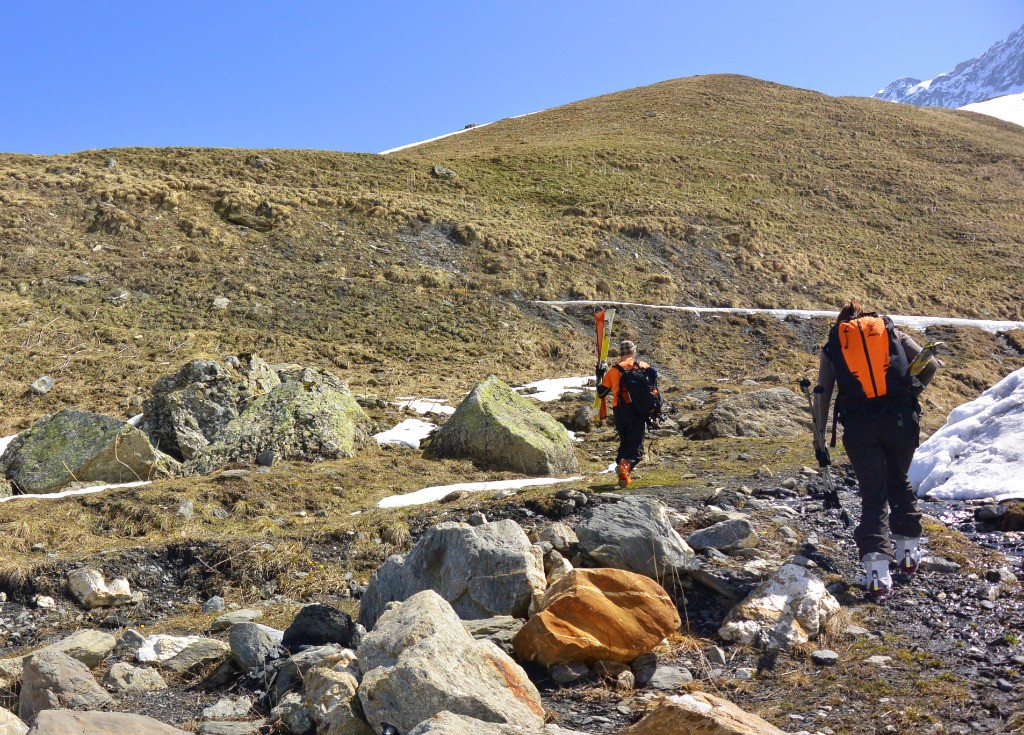 Mini portage du torrent pour revenir au plateau