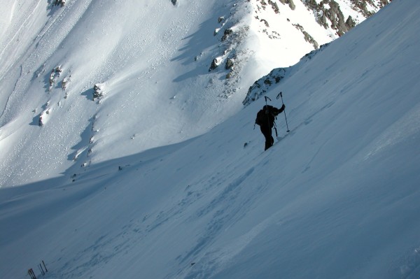 Rocher De Sarvatan : La neige est tellement verglacée que la montée finale se fera à pied.