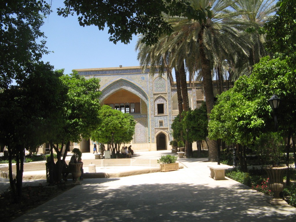 shiraz : madrassa tranquille