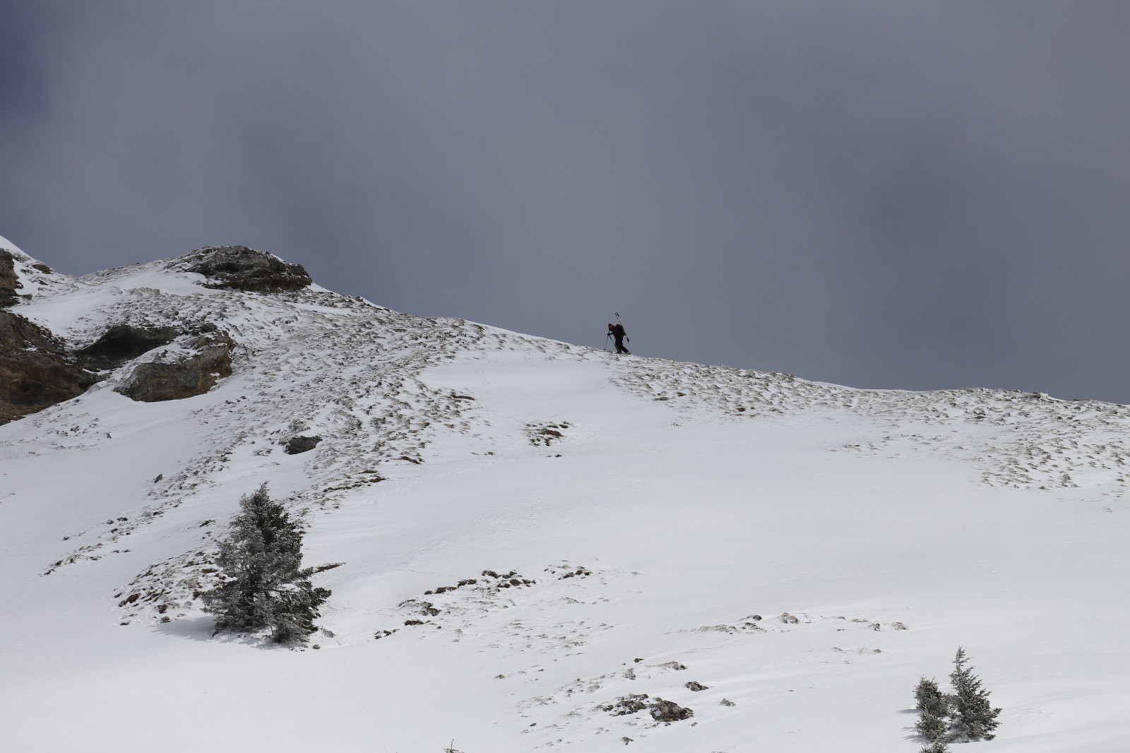 Skieur montant du Col du Coux vers la Pointe de la Léchère... s'il se reconnaît je lui envoie la photo ;)