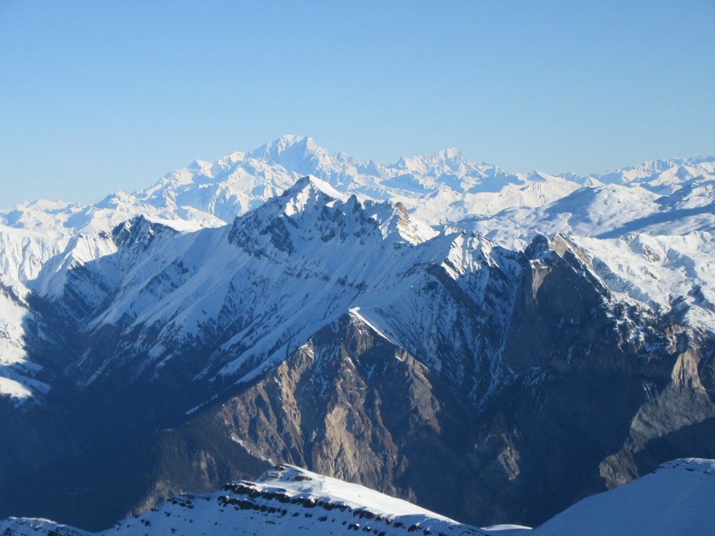 Le Grand Perron des Encombres et le Mont Blanc derrière