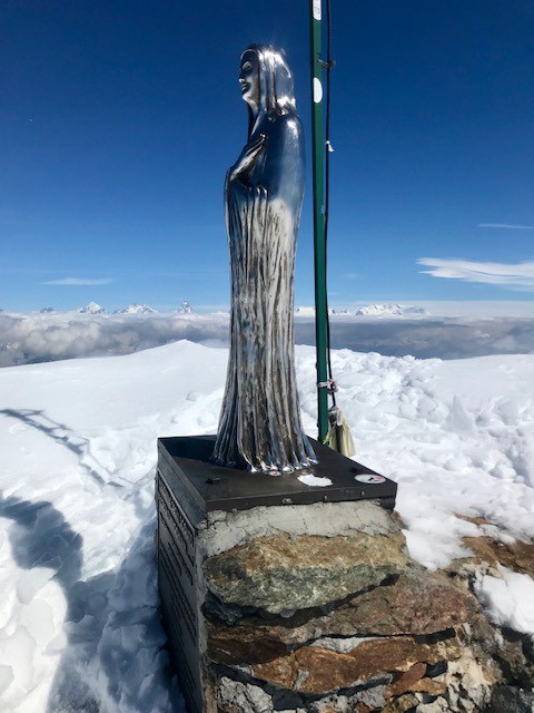 Vierge au sommet du Mont-Emilius.